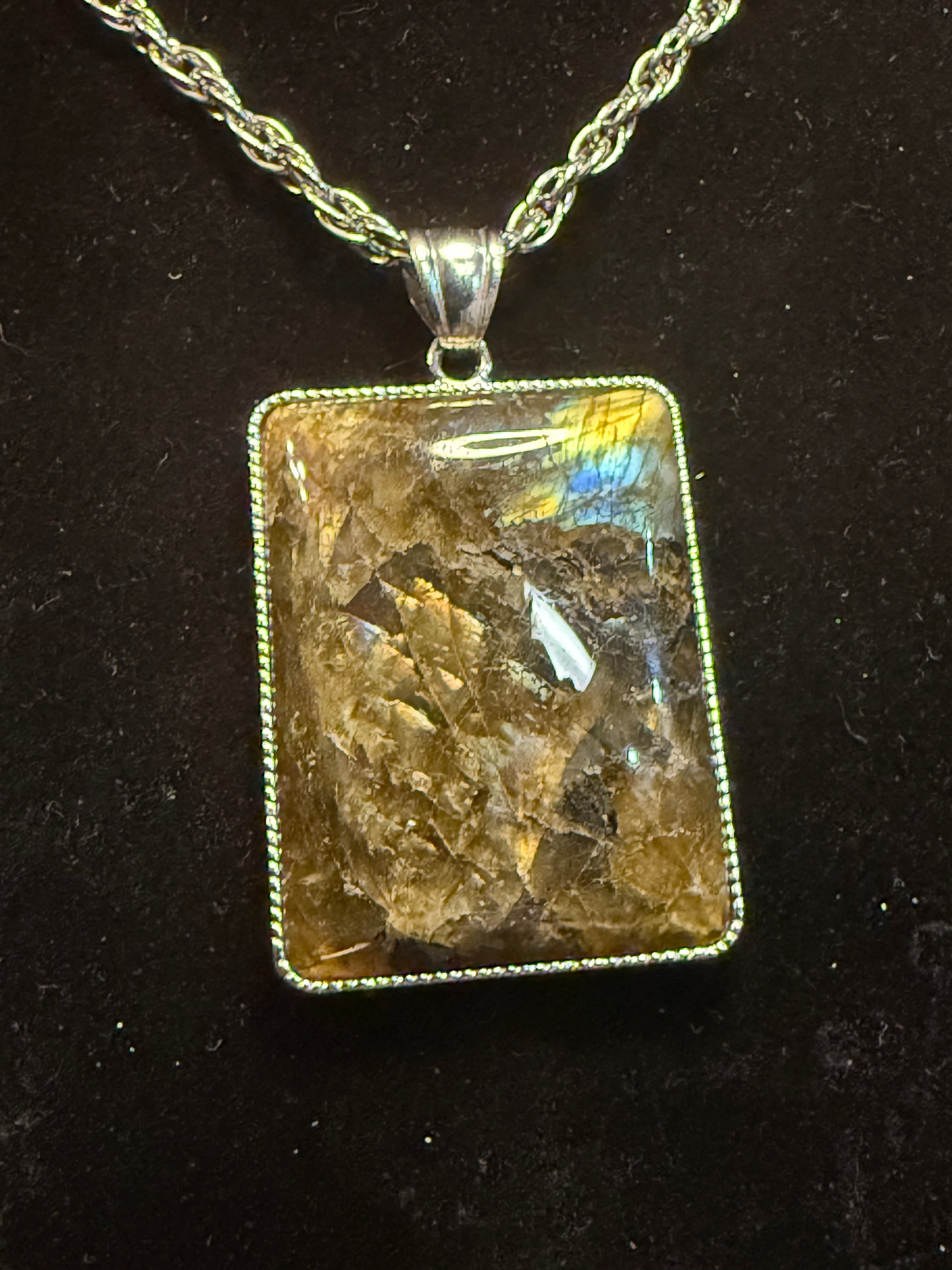 Large labradorite pendant w/necklace