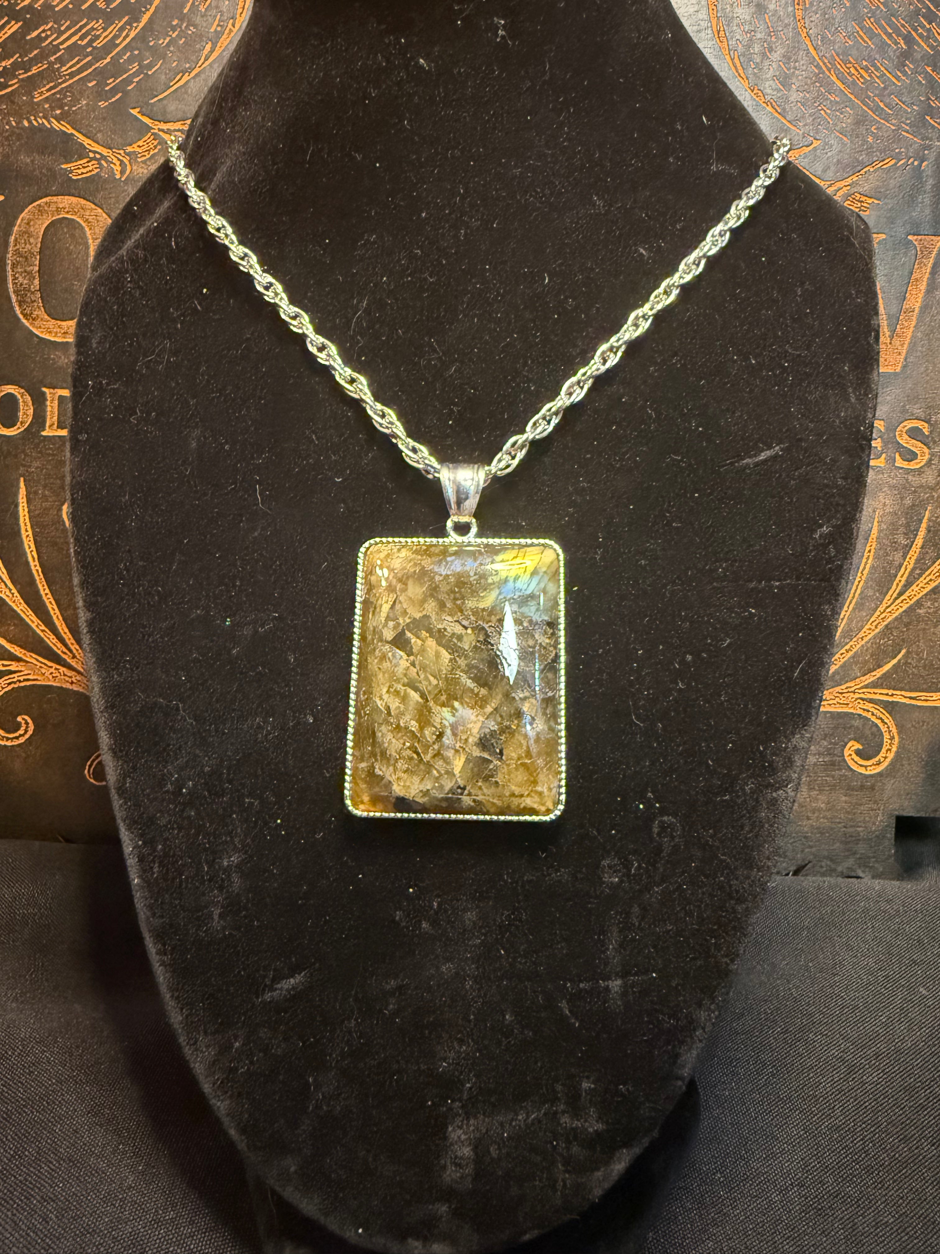 Large labradorite pendant w/necklace